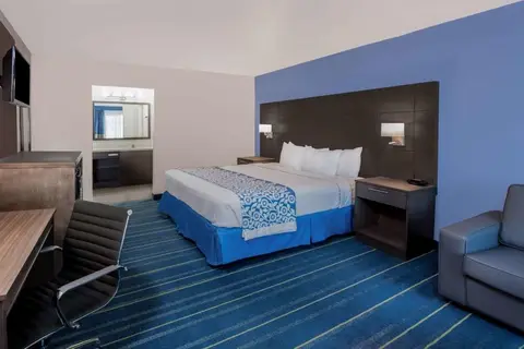 Days Inn & Suites by Wyndham Anaheim At Disneyland Park in Anaheim, foto 2