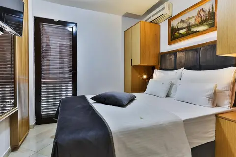 Villa Dvor Kornic in Budva — foto 26