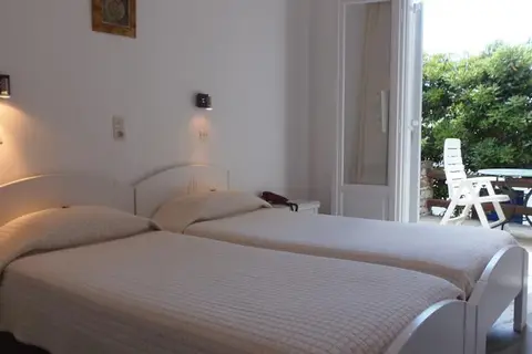 Manos in Νάουσα — foto 18