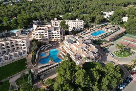 Invisa Hotel Club Cala Blanca in Santa Eulària des Riu — foto 9