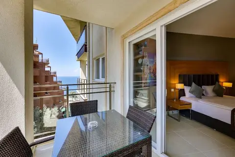Ramada Hotel & Suites by Wyndham Kusadasi in Kuşadası, foto 8