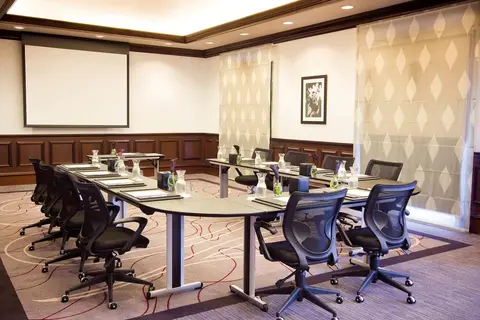 Mövenpick Hotel & Apartments Bur Dubai in Dubai — foto 17