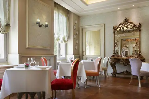 Chateau Monfort in Milaan, foto 8