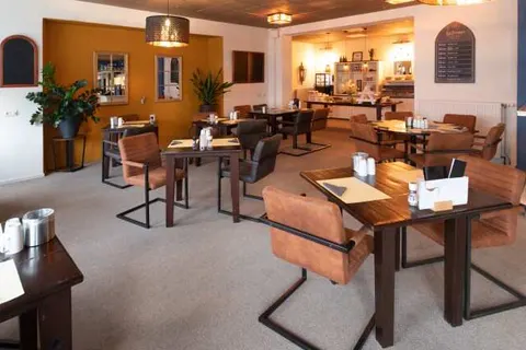 Hotel De Zwaan Schoondijke foto 2