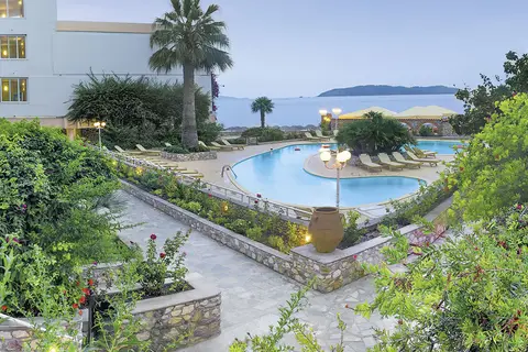 Esperides Beach Hotel in Αχλαδιάς — foto 3