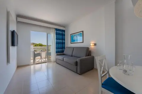 Green Garden Aparthotel in Cala Agulla — foto 10