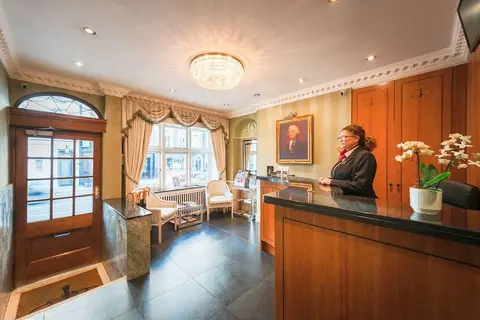 44 Curzon Street by Mansley Apartments in Londen, foto 2