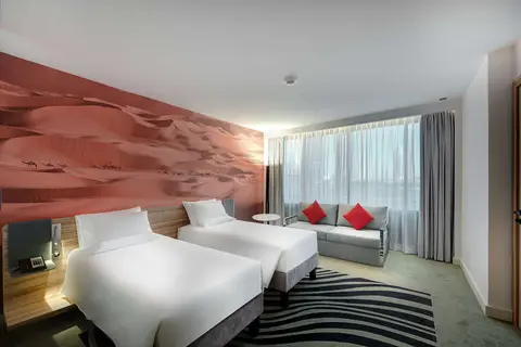 Hotel Novotel Sharjah Expo Centre in Sharjah — foto 2