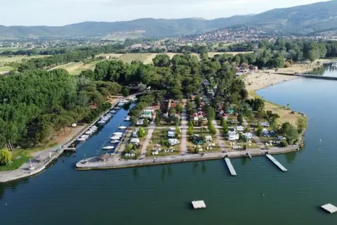 Camping Village Punta Navaccia in Tuoro Sul Trasimeno — foto 23