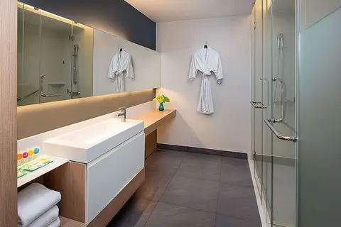 The Andaman Beach Hotel Phuket in ตำบลป่าตอง — foto 18