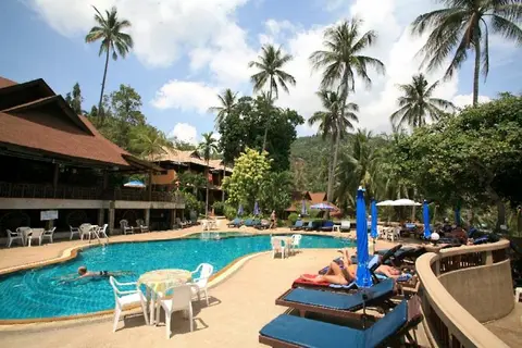 Hotel Coral Cliff Beach Resort in บ้านละไม — foto 11