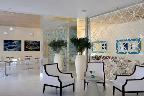 The Ritz-Carlton Abu Dhabi Grand Canal in الروضة — foto 12