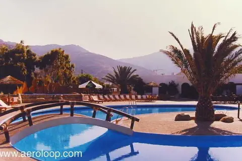 Far Out Village Hotel in Μυλοπότας — foto 14
