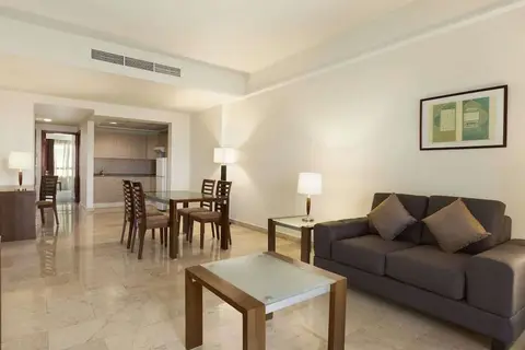 Ramada by Wyndham Beach Hotel Ajman in Ajman — foto 22