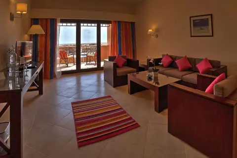Viva Blue Resort & Diving in Coraya Divers Naga Bay — foto 25