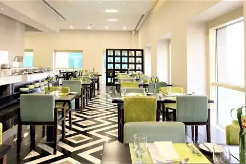 The Tower Plaza Hotel Dubai in Dubai — foto 12
