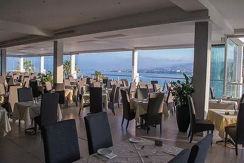 Theo Sunset Bay Hotel in Paphos — foto 3