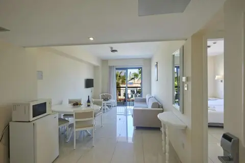 Tsokkos Gardens Hotel Apartments in Παραλίμνι — foto 13