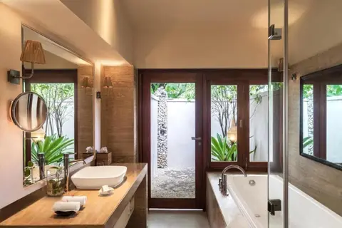Taj Coral Reef Resort & Spa, Maldives in Nooraanee Shop, foto 7
