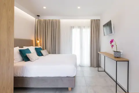 V Luxury Suites in Παλιούρι — foto 21