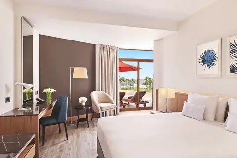 JA Beach Hotel in Ja Ocean View Hotel Padel Tennis Court — foto 14