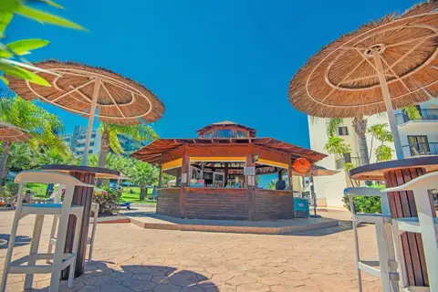 Tsokkos Gardens Hotel in Παραλίμνι — foto 29