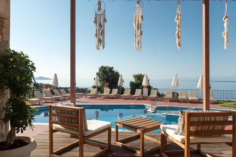 Atrium of Alonissos in Patitiri — foto 15