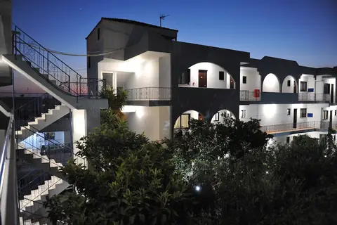 Maritime Hotel Apartments in Κρεμαστή — foto 22
