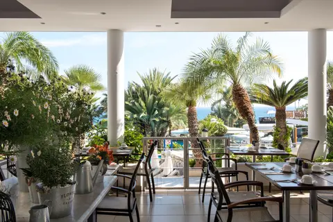 Mediterranean Beach Hotel in Agios Tychonos — foto 6