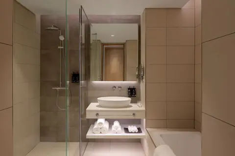 Holiday Inn Dubai Business Bay in Dubai — foto 16