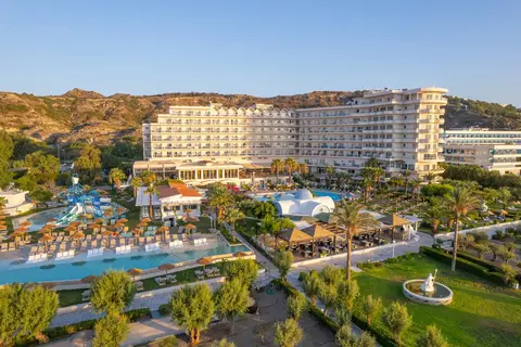 Pegasos Deluxe Beach Hotel in Φαληράκι