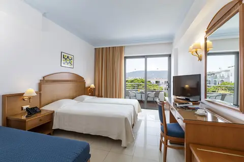 Hotel Blue Horizon Beach Resort in Ιαλυσός — foto 17