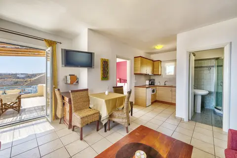 Sunrise Beach Suites in Αζόλιμνος — foto 28