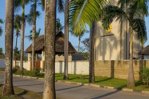 Neptune Paradise Beach Resort & Spa in Kasemeni ward — foto 30