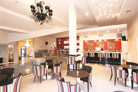 Sun Rise Resort Hotel in Μόλυβος — foto 6