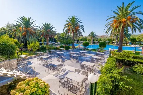 May Beach Hotel in Rethimnon — foto 3