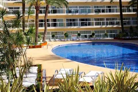 Las Gaviotas Suites Hotel in Muro