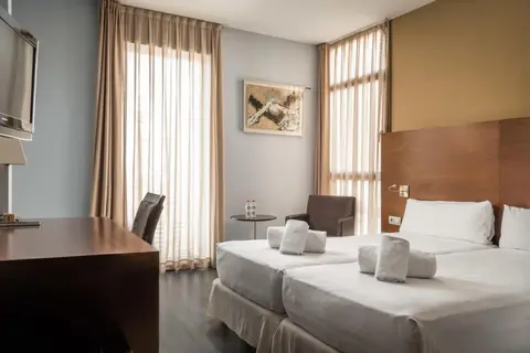 Hotel Madanis in L'hospitalet De Llobregat — foto 6