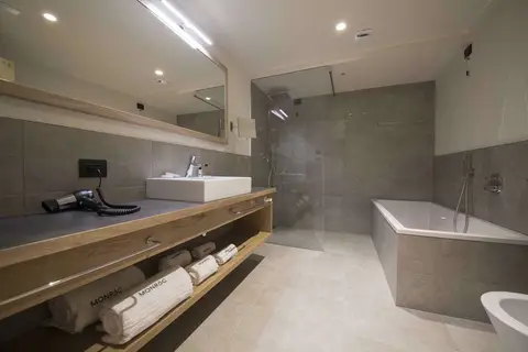 Hotel Monroc in Commezzadura — foto 10
