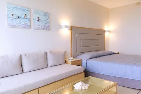 Sunrise Beach Hotel in Παραλίμνι — foto 23