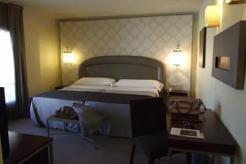 Hotel Macià Alfaros in Cordoba — foto 11