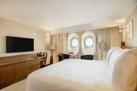 Queen Elizabeth 2 Hotel in دبي — foto 6