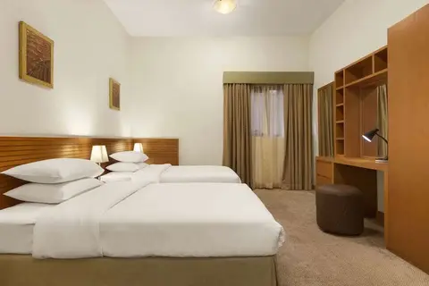 Ramada Hotel & Suites by Wyndham Ajman in عجمان — foto 4