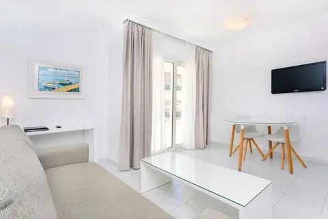 Duquesa Playa in Santa Eulària des Riu — foto 15