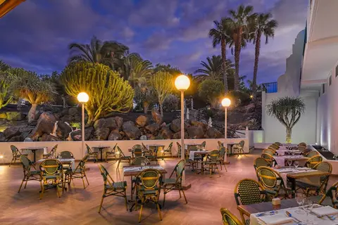 Fly & Go H10 Ocean Suites in La Oliva — foto 14