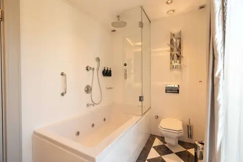 Wyndham Grand Istanbul Kalamis Marina Hotel in İstanbul — foto 16