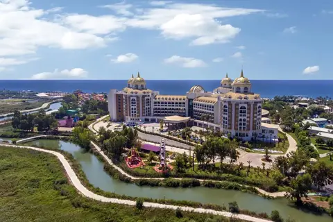 Delphin Be Grand Hotel in Güzeloba Mahallesi