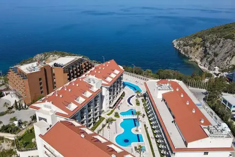 Ramada Hotel & Suites by Wyndham Kusadasi in Kuşadası, foto 10