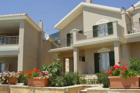 Nostimon Emar in Λουρδάτα — foto 2