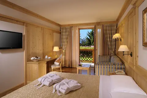 Tevini Dolomites Charming Hotel in Commezzadura — foto 79